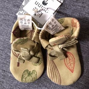 KATE QUINN shoes/ booties - Infant Size 3-6 MO - Olive Green plant motif - NWT
